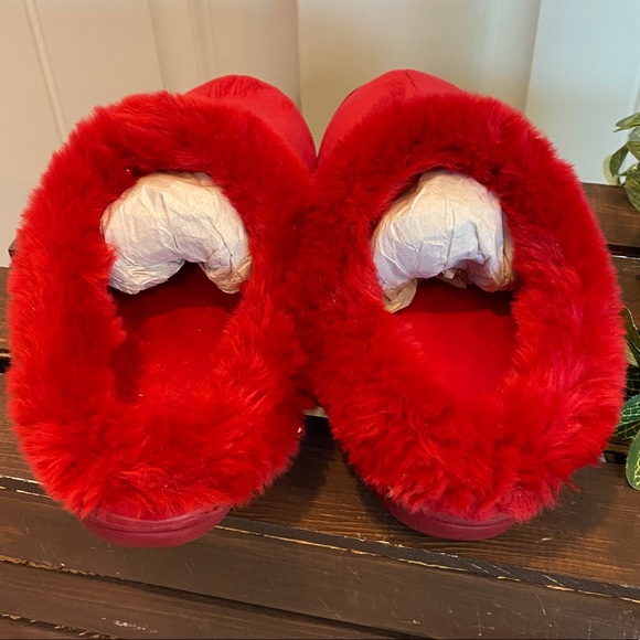 Like New! Vibrant Red Microfiber Velour Slipper - Picture 5 of 9